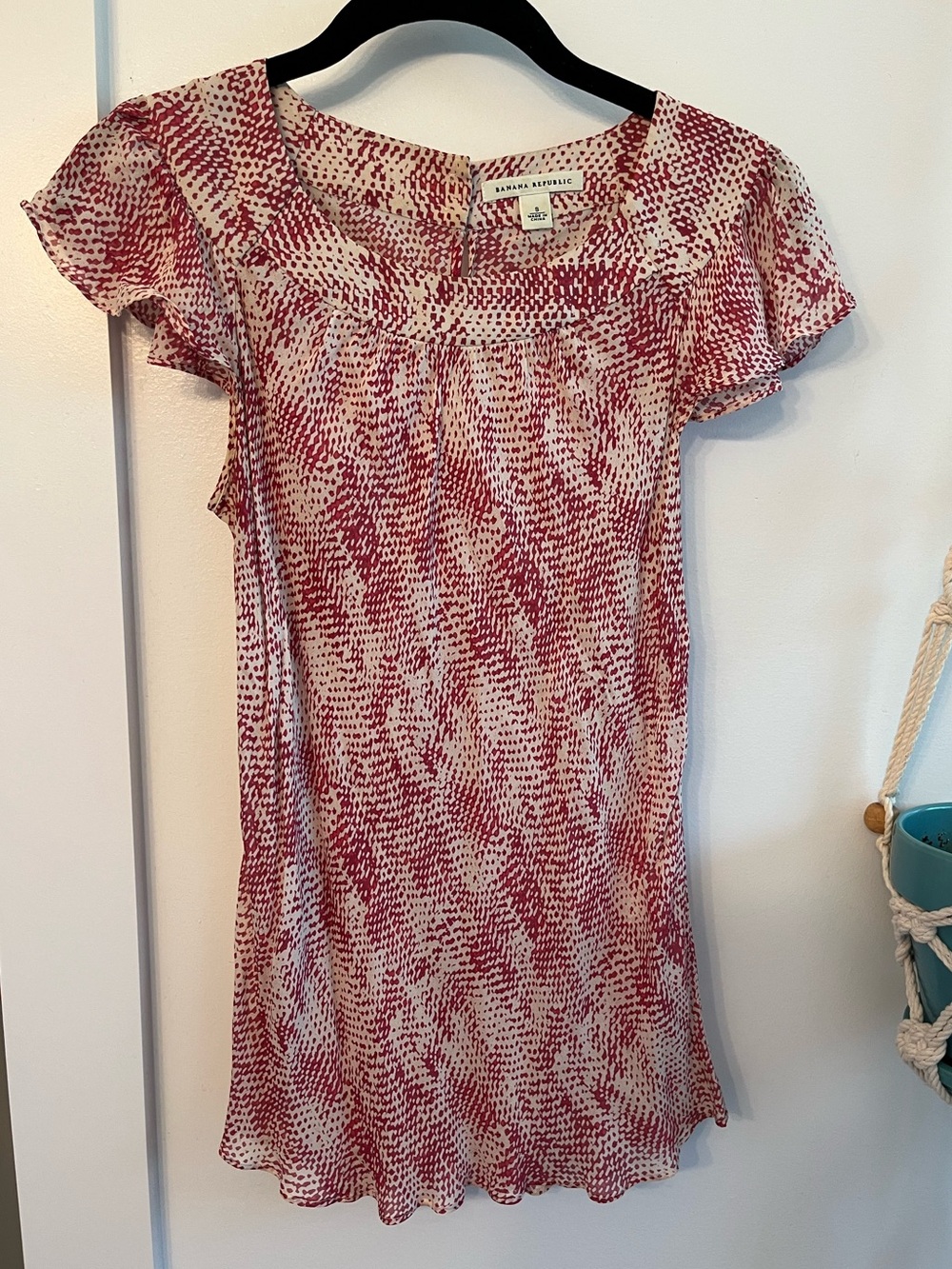 Banana Republic silk print flutter sleeve blouse